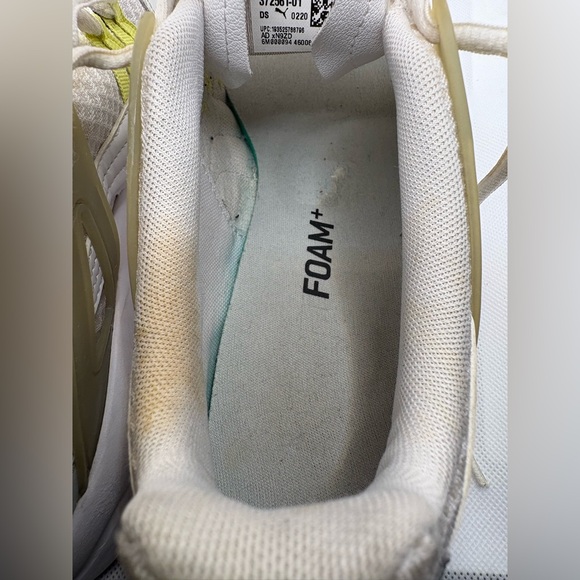 🔥 Women's Puma White and Mint Green Sneakers - Picture 9 of 11